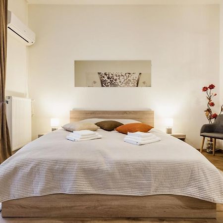 דירות בודפשט Downtown Charm With Balcony And Garden View מראה חיצוני תמונה