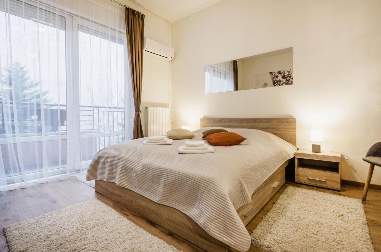 דירות בודפשט Downtown Charm With Balcony And Garden View מראה חיצוני תמונה