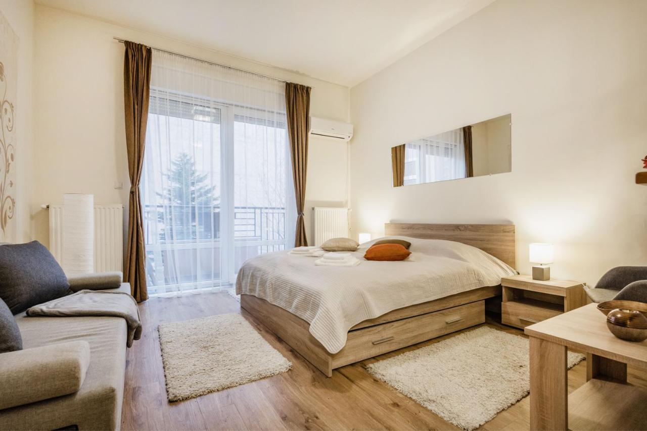 דירות בודפשט Downtown Charm With Balcony And Garden View מראה חיצוני תמונה
