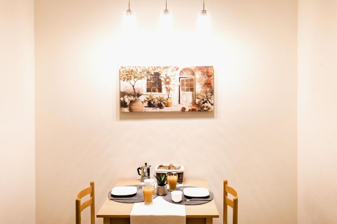 דירות בודפשט Downtown Charm With Balcony And Garden View מראה חיצוני תמונה