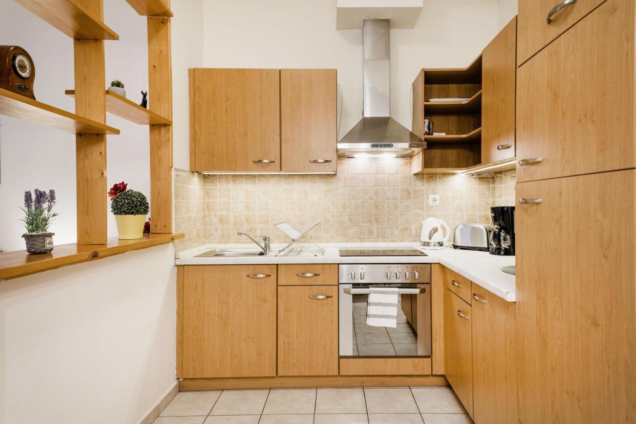 דירות בודפשט Downtown Charm With Balcony And Garden View מראה חיצוני תמונה